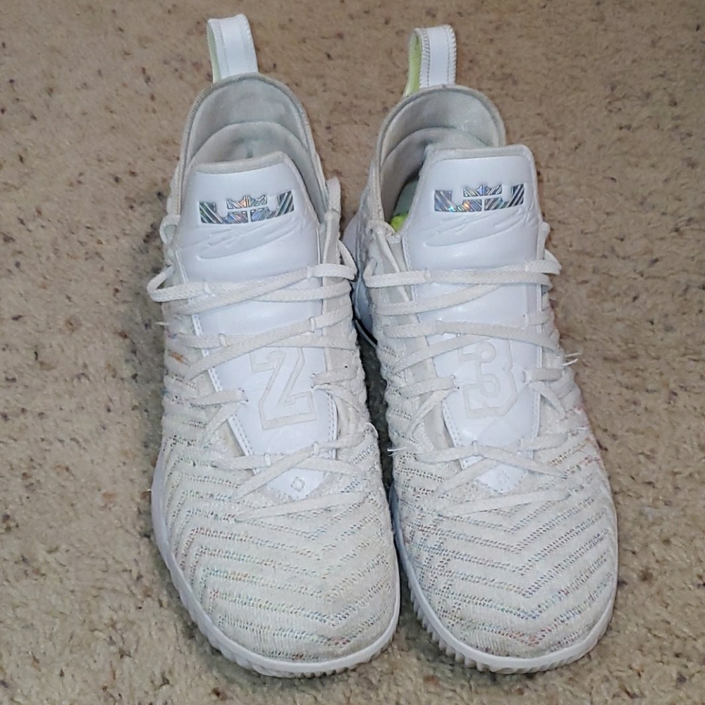 Lebron 16